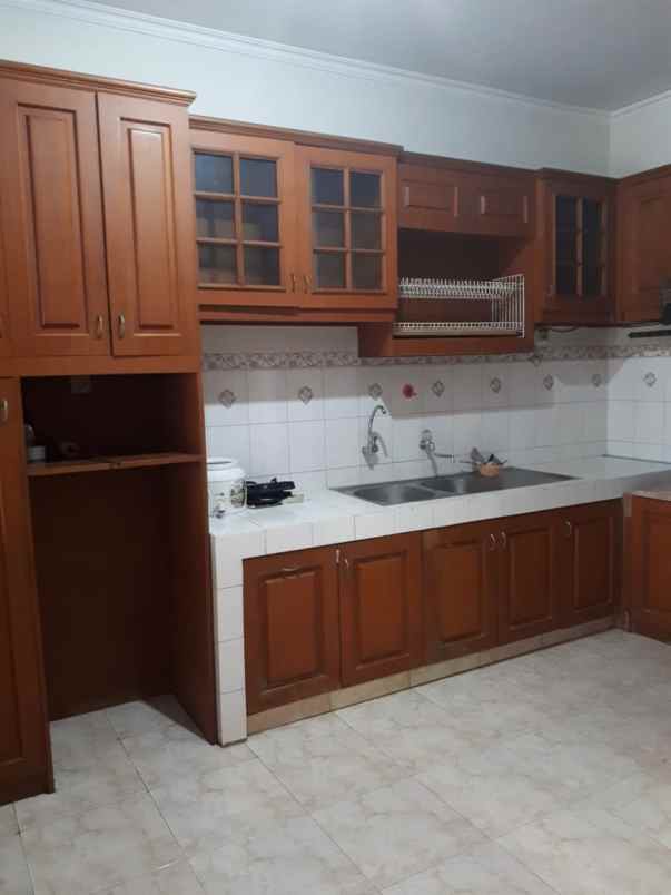 rumah dharmahusada strategis listrik 5500w