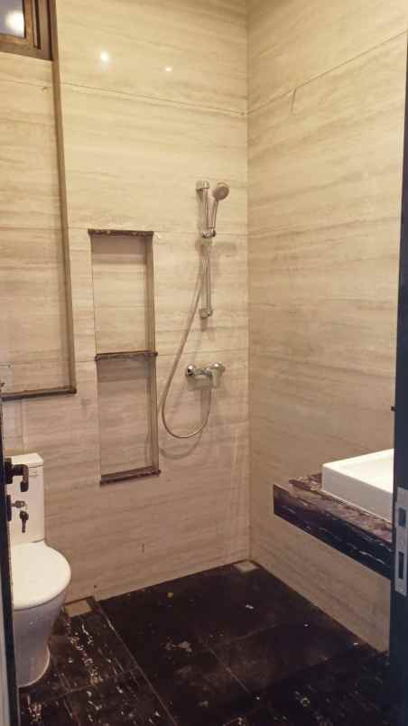 rumah dijual woodland citraland utama surabaya barat