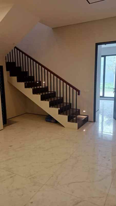 rumah dijual woodland citraland utama surabaya barat