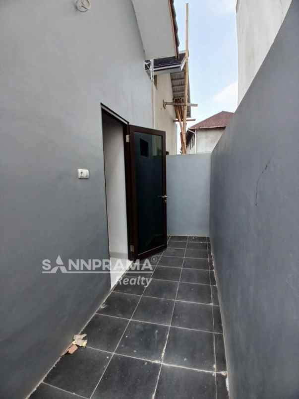 rumah japan scandinavian pengasinan depok rn