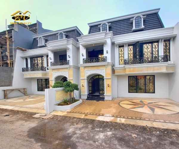 rumah keren lingkungan nyaman di kebagusan jaksel