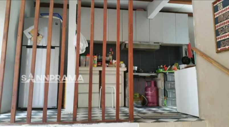 rumah klasik dan unik di jalan pinang 2 limo