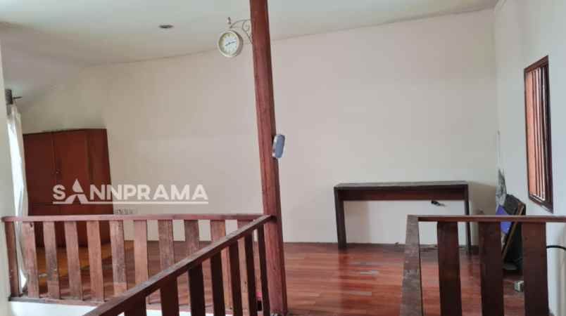 rumah klasik dan unik di jalan pinang 2 limo