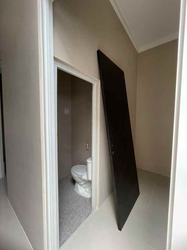 rumah kost free furnish lokasi dinoyo malang