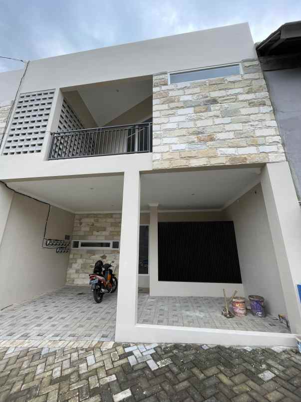 rumah kost free furnish lokasi dinoyo malang