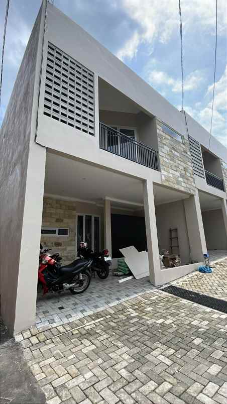 rumah kost free furnish lokasi dinoyo malang