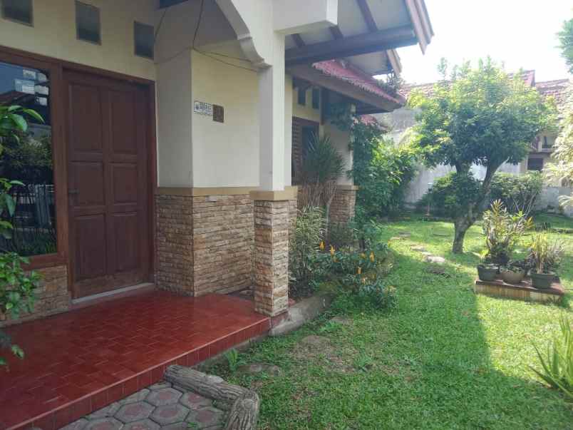rumah lega halaman luas di cimahi