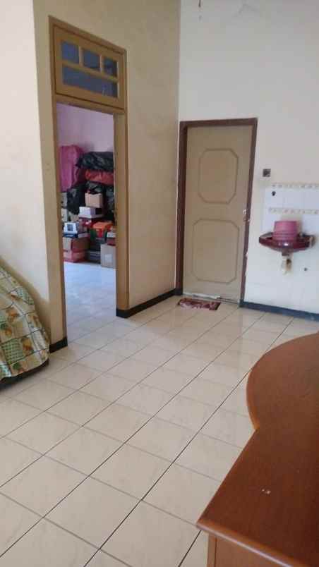 rumah lokasi strategis surabaya barat