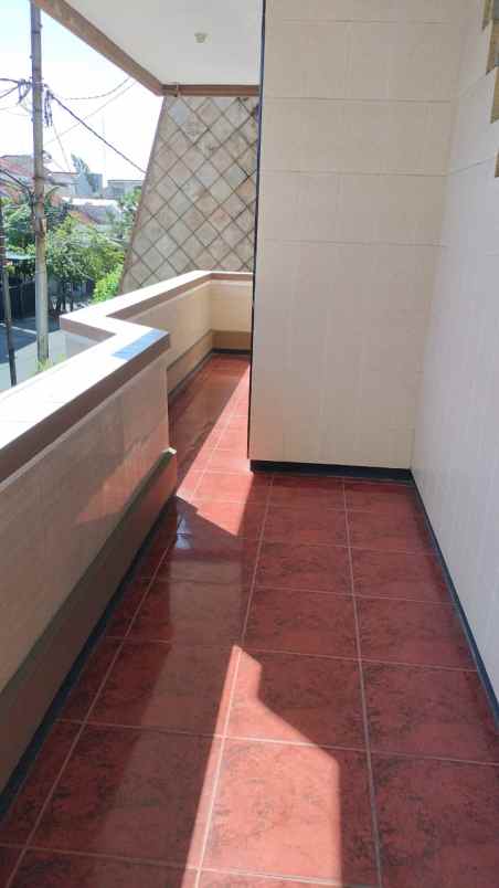 rumah lokasi strategis surabaya barat