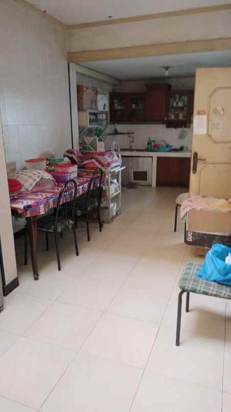 rumah lokasi strategis surabaya barat