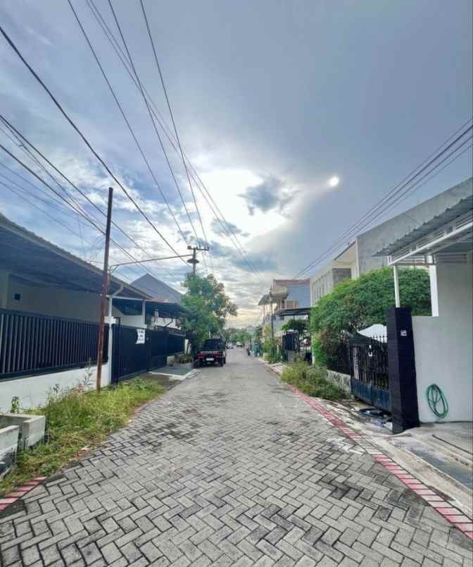 rumah manyar jaya sudah renovasi strategis minimalis