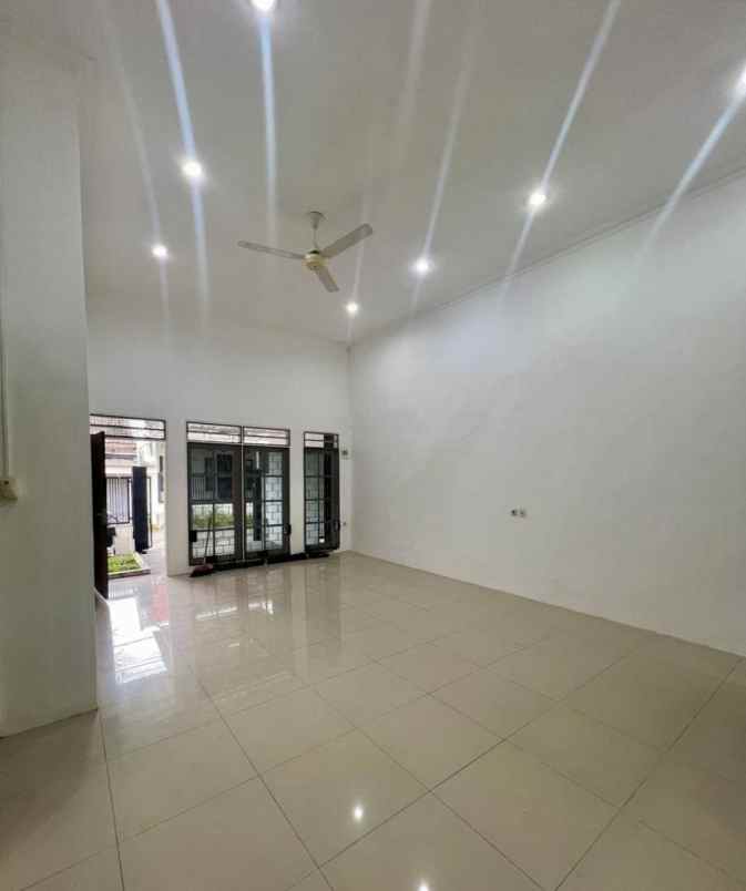 rumah manyar jaya sudah renovasi strategis minimalis