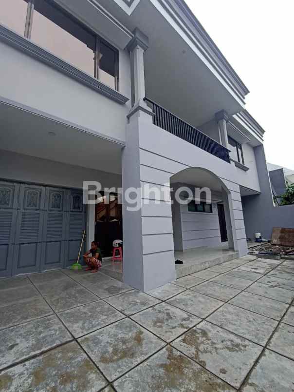 rumah manyar kertoadi tengah kota row jalan 3 mobil