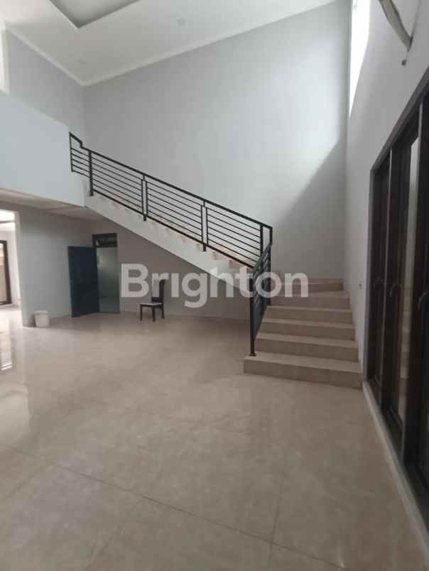 rumah manyar kertoadi tengah kota row jalan 3 mobil