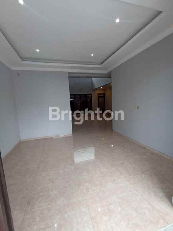 rumah manyar kertoadi tengah kota row jalan 3 mobil