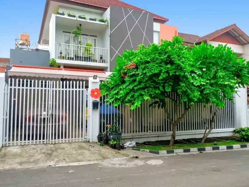 rumah megah 2 lantai dalam komplek abadi duren sawit