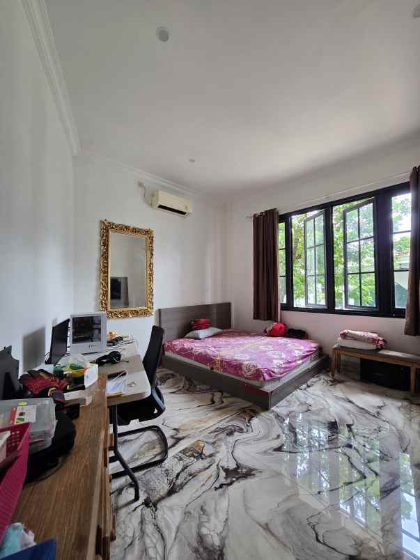 rumah mewah cantik asri dan nyaman di jatiwarna bekasi