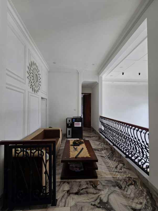 rumah mewah cantik asri dan nyaman di jatiwarna bekasi