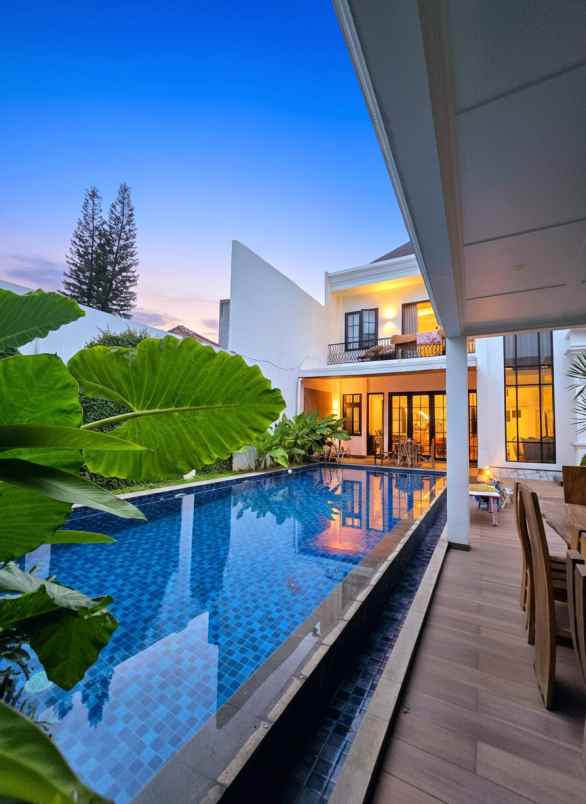 rumah mewah cantik asri dan nyaman di jatiwarna bekasi