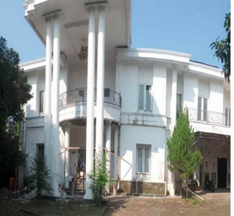 rumah mewah dan luas dijual dengan harga dibawah njop