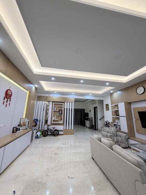 rumah mewah di cluster concerto beach pik jakarta