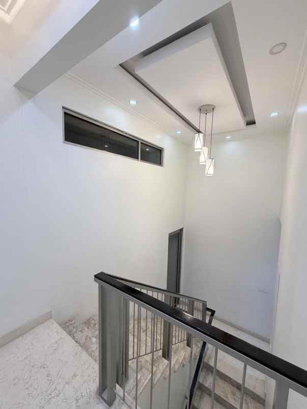 rumah mewah di cluster concerto beach pik jakarta