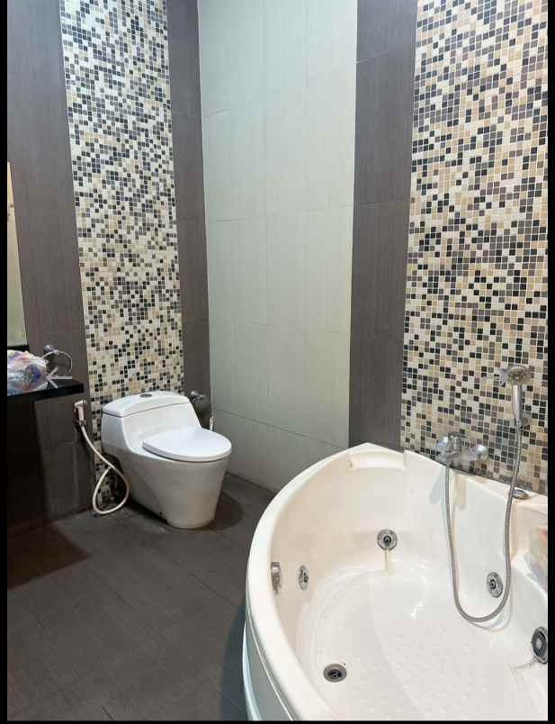 rumah mewah semi furnished di batununggal bandung