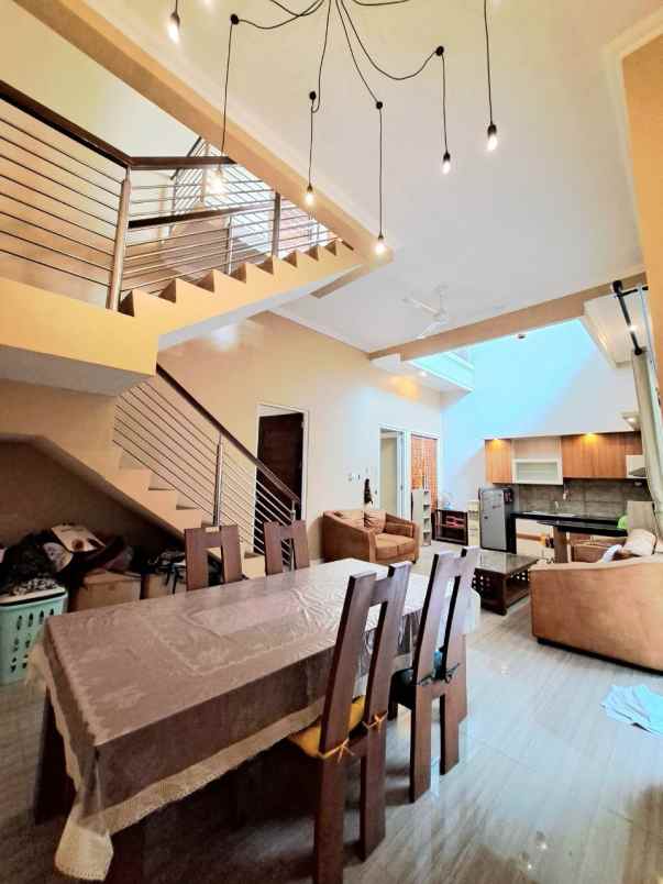 rumah minimalis 2 lantai wisma permai surabaya timur