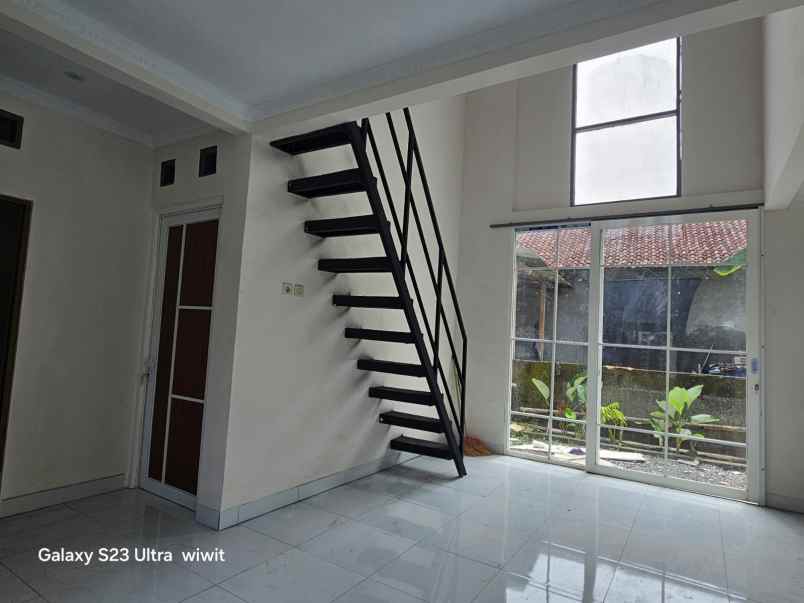 rumah minimalis mezanine dekat jalan paris bantul
