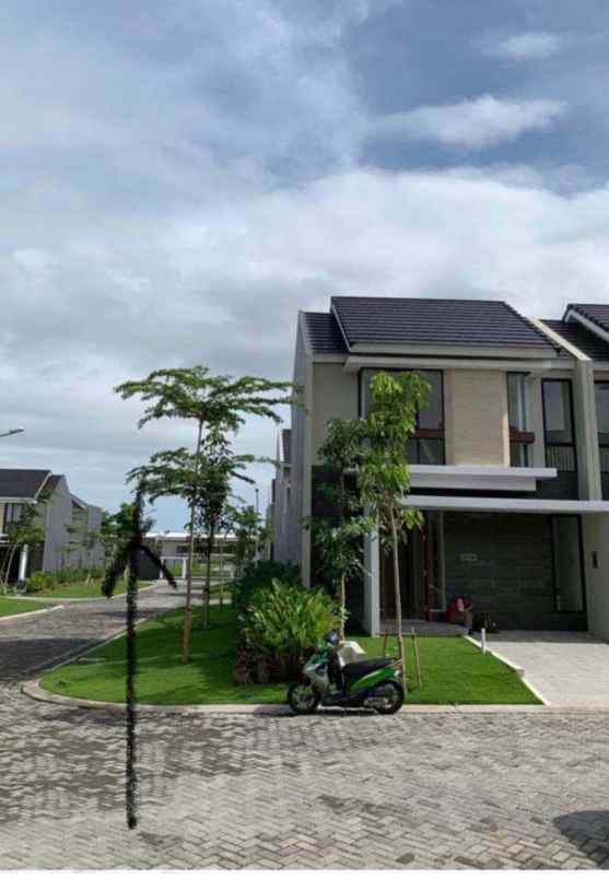rumah north west lake 2 lantai baru
