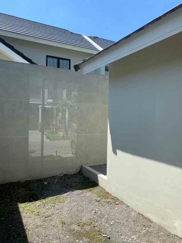 rumah north west lake 2 lantai baru