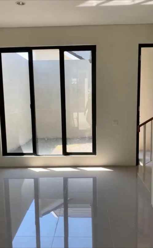 rumah north west lake 2 lantai baru
