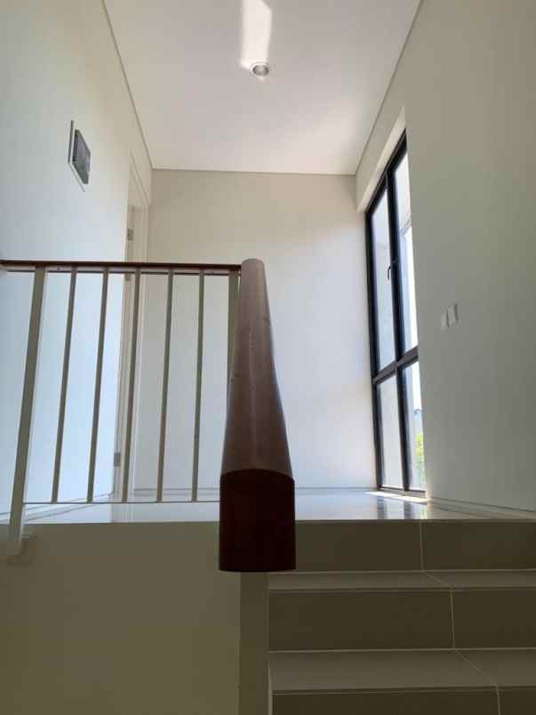 rumah north west lake 2 lantai baru