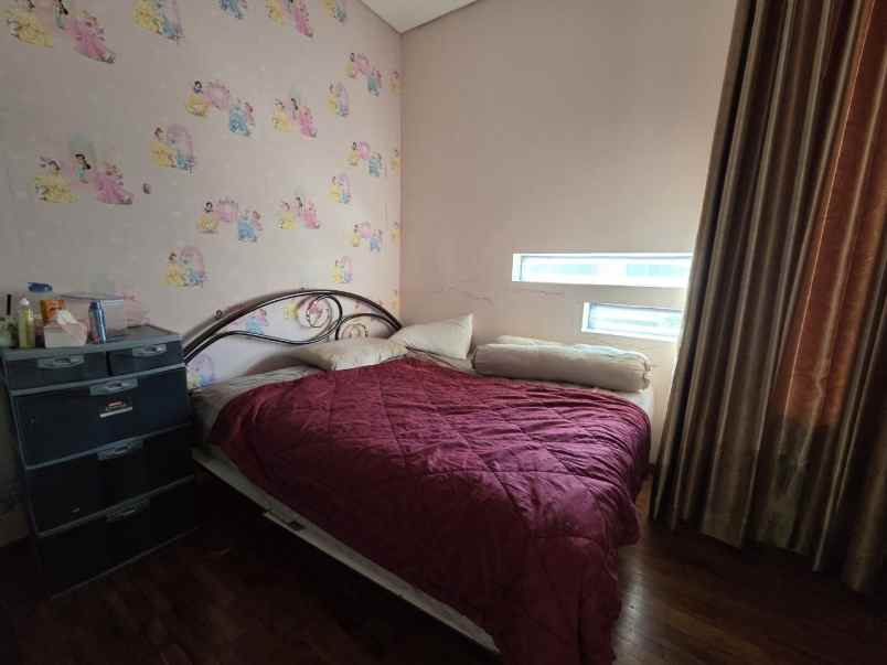 rumah pakuwon city minimalis strategis furnish