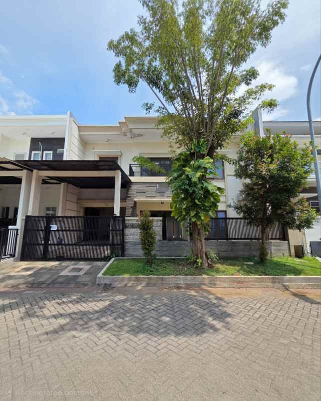 rumah pakuwon city strategis siap huni garasi carport