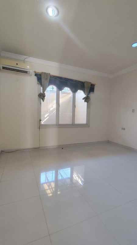 rumah puri galaxy hadap timur