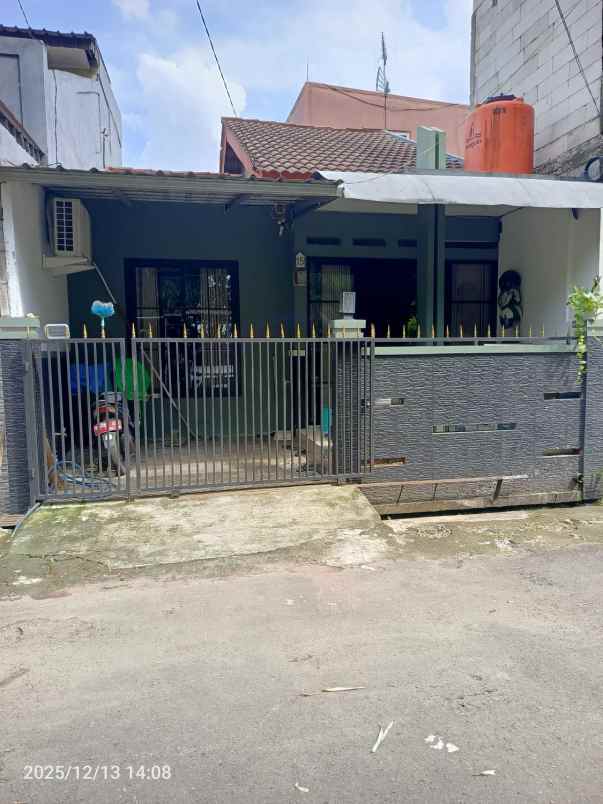 rumah second dalam taman anyelir 3 kalimulya depok