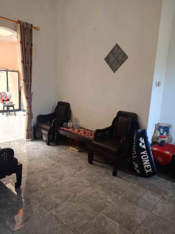 rumah siap huni carport 2 mobil di sulfat malang