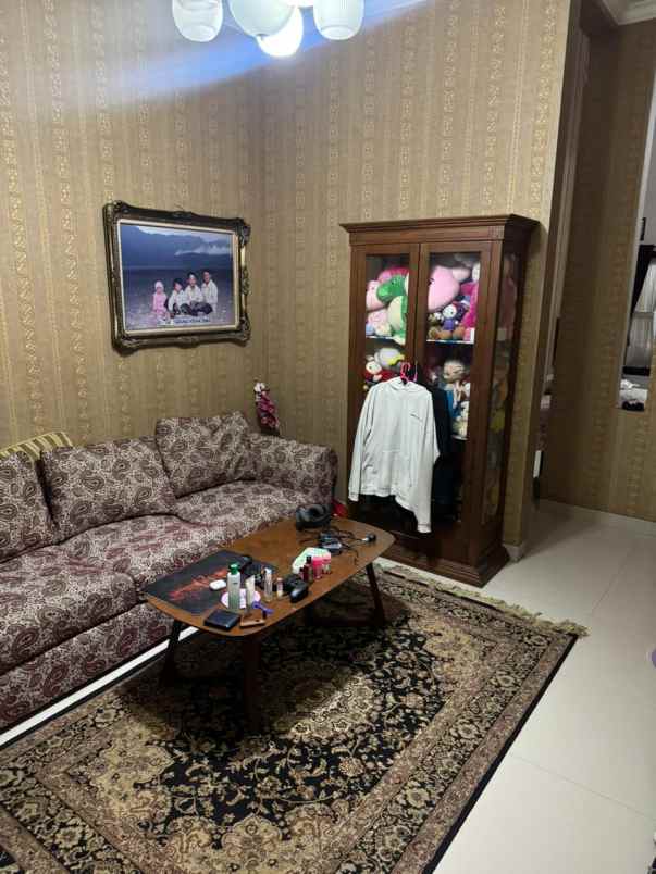 rumah siap huni carport 2 mobil di sulfat malang