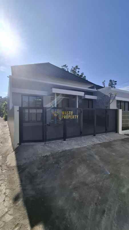 rumah siap huni tanah luas dekat pasar jangkang sleman