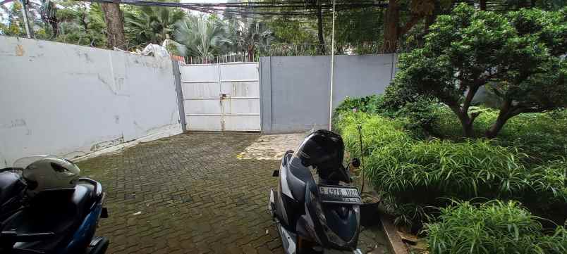 rumah super strategis pinggir jalan raya brawijaya
