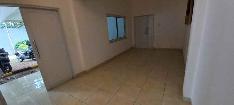 rumah super strategis pinggir jalan raya brawijaya