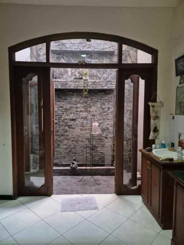 rumah sutorejo prima strategis