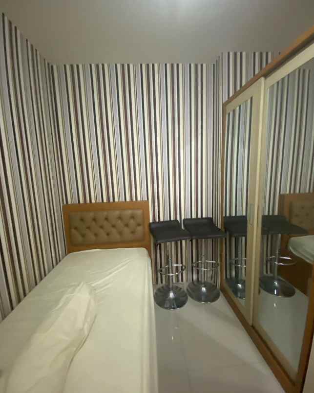 sewa apartemen 2 kamar furnish di green pramuka city
