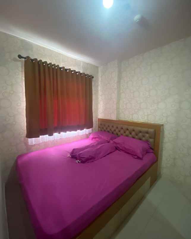 sewa apartemen 2 kamar furnish di green pramuka city