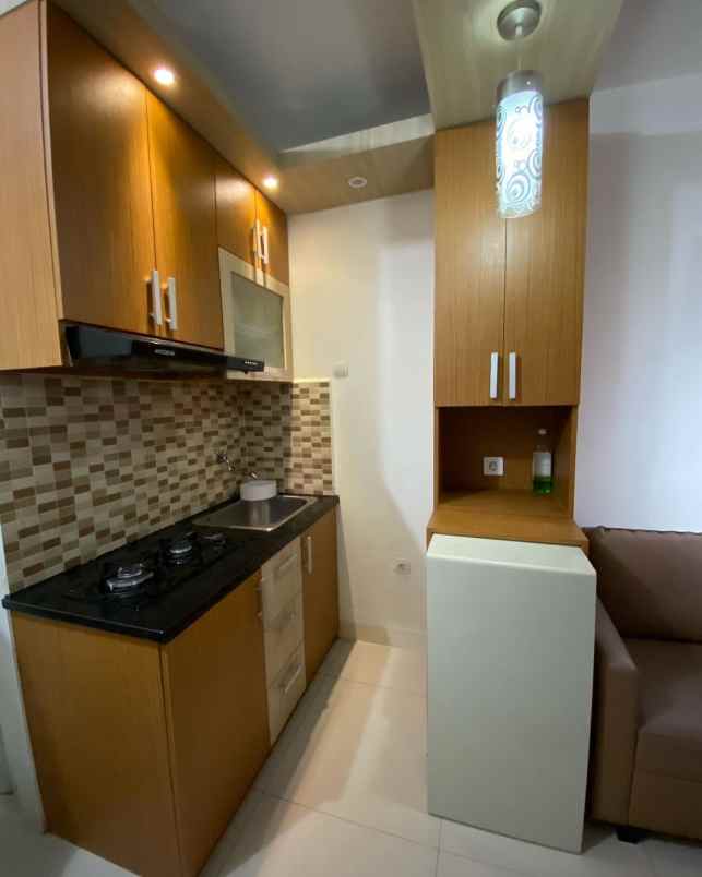 sewa apartemen 2 kamar furnish di green pramuka city