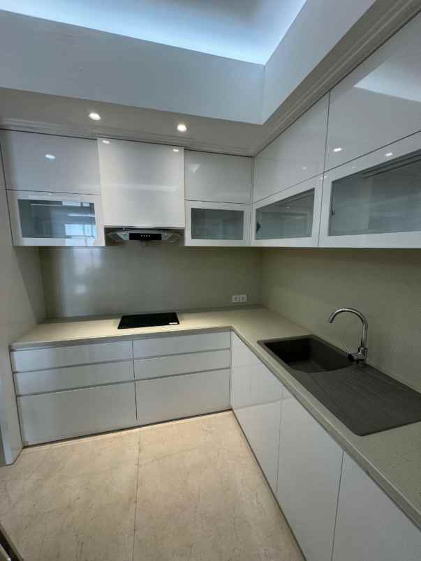sewa apartemen the peak residence strategis