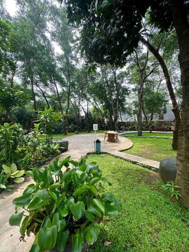 tanah dan bangunan komersil di condet