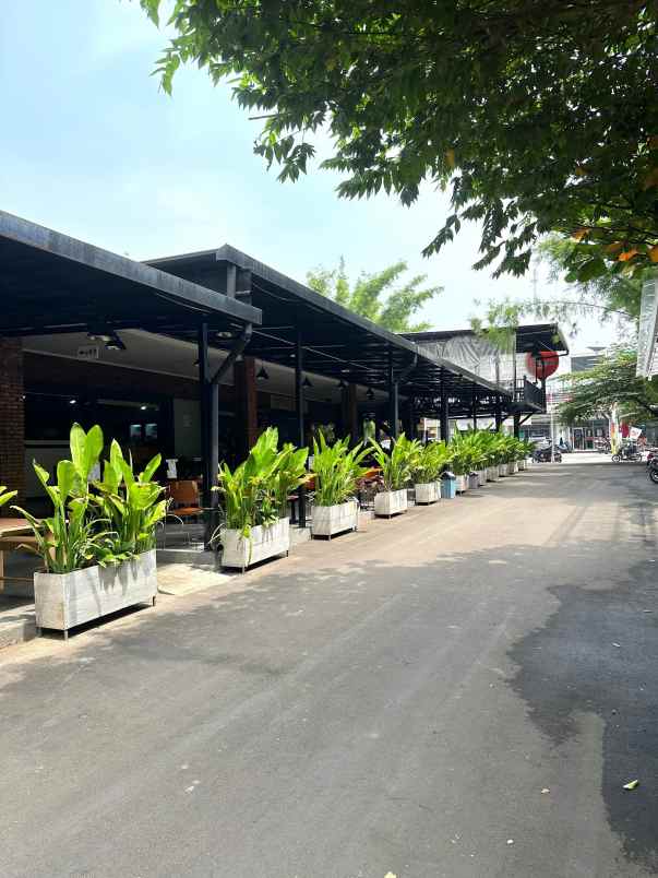 tanah dan bangunan komersil di condet