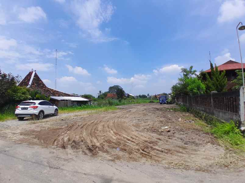 tanah jogja di jl kaliurang view sawah